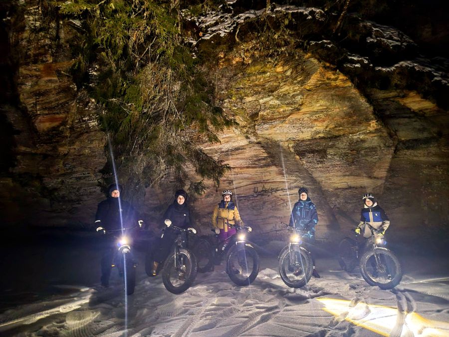 elektriline jalgrattamatk öösel